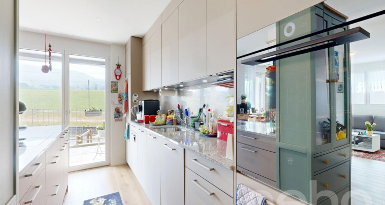 Neuwertige 4.5-Zimmer-Wohnung mit Südwestbalkon image 4