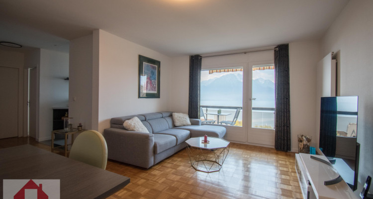 SUBERBE 2.5p meublé AVEC VUE LAC image 2