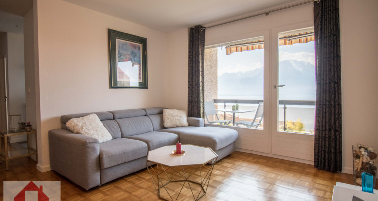 SUBERBE 2.5p meublé AVEC VUE LAC image 3