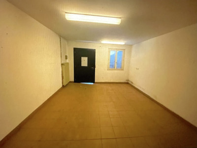 A LOUER LOCAL COMMERCIAL GARAGE POUR PARTICULIER OU ENTREPRISE image 2