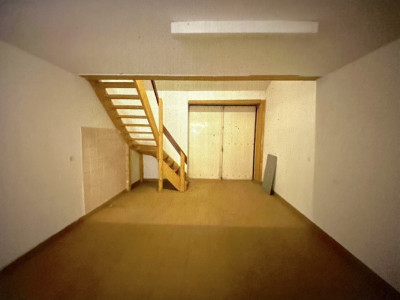 A LOUER LOCAL COMMERCIAL GARAGE POUR PARTICULIER OU ENTREPRISE image 1