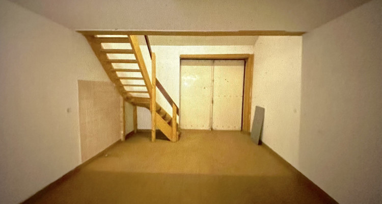 A LOUER LOCAL COMMERCIAL GARAGE POUR PARTICULIER OU ENTREPRISE image 1