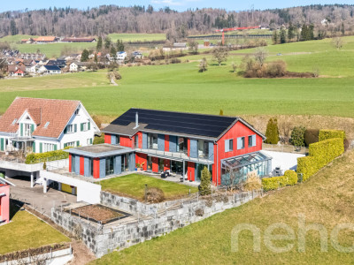 Exklusives Einfamilienhaus mit Weitsicht in idyllischer Lage image 1