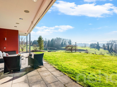 Exklusives Einfamilienhaus mit Weitsicht in idyllischer Lage image 3