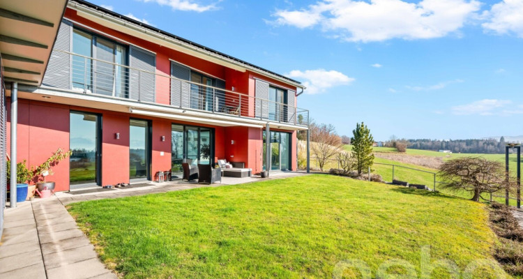 Exklusives Einfamilienhaus mit Weitsicht in idyllischer Lage image 2