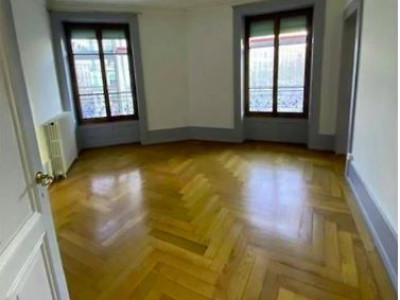 Élégant 5 pièces rénové avec cachet PlainPalais image 1