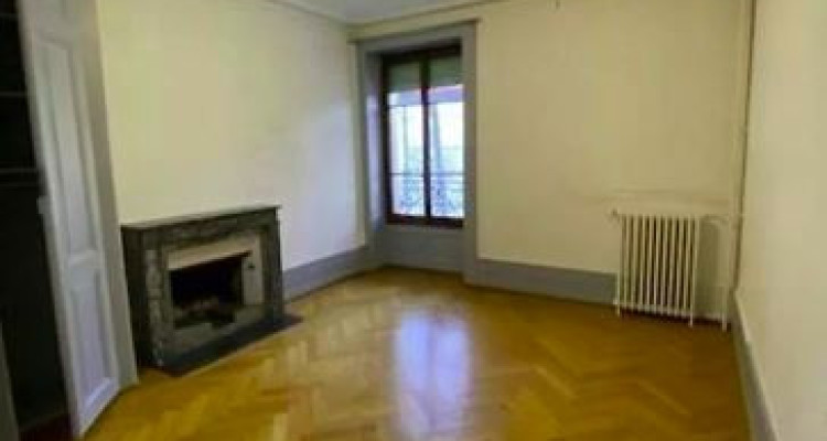 Élégant 5 pièces rénové avec cachet PlainPalais image 3