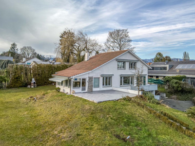 EN EXCLUSIVITÉ : Propriété familiale de caractère sur belle parcelle arborée à Genthod image 2