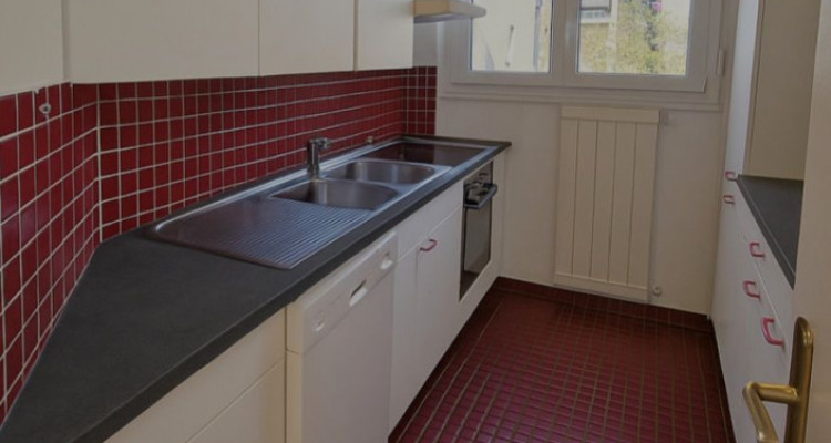 COLLONGE-BELLERIVE — APPARTEMENT DE CARACTÈRE 4 PIÈCES — CHEMINÉE — PARKING image 6