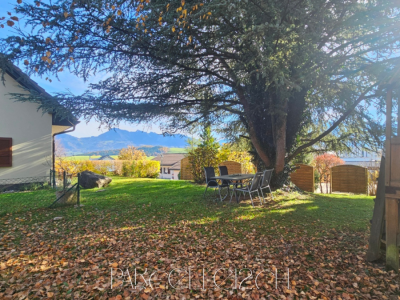 maison individuelle lumineuse avec jardin et fort potentiel, dans quartier prisé image 2