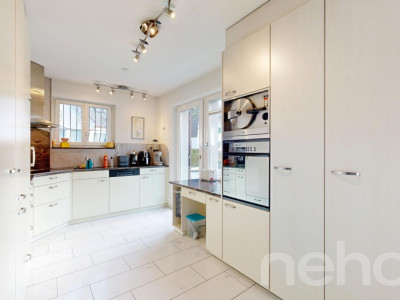 Freistehendes Einfamilienhaus mit grossem Grundstück in Würenlos image 8