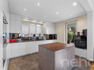 Exklusive 8 Zimmer-Villa mit zusätzlichem Einfamilienhaus auf 1?624m² image 5