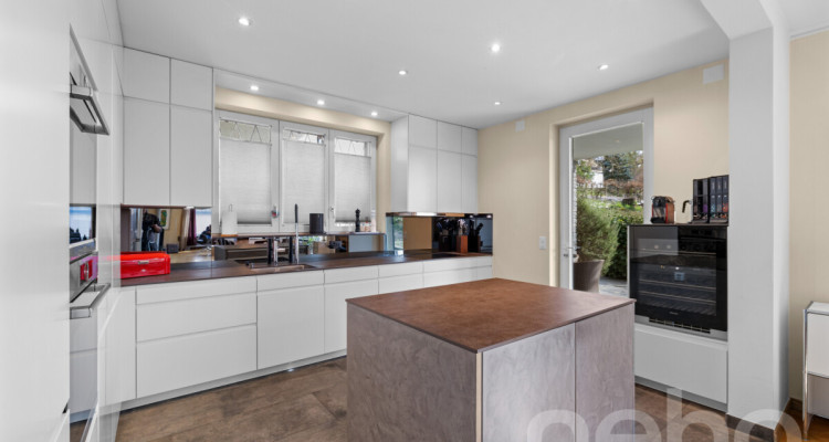 Exklusive 8 Zimmer-Villa mit zusätzlichem Einfamilienhaus auf 1?624m² image 5