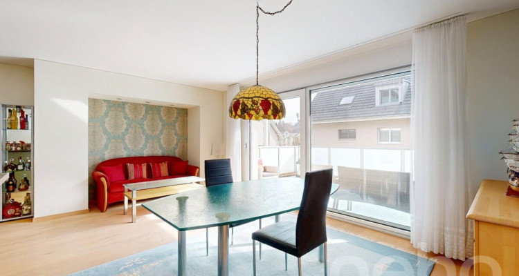 Helle 4.5-Zimmer-Wohnung mit grosser Südterrasse image 3