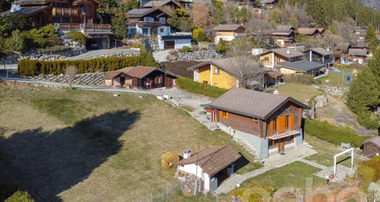 Charmant chalet avec vaste terrain et vue imprenable à Savièse image 2