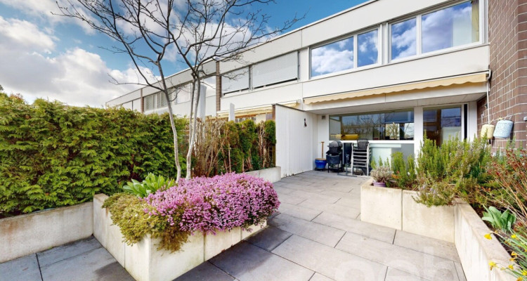 Attraktives 5.5-Zimmer Reihenhaus mit pflegeleichtem Garten image 1