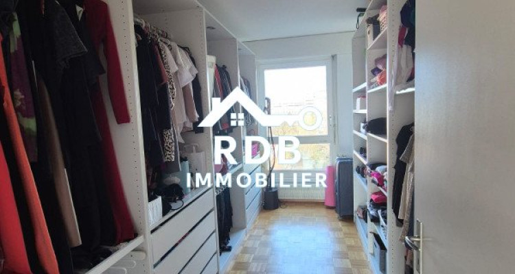 Appartement de 5,5 pièces au 4ème étage situé à Chêne Bougeries 1224 image 5