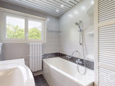 Maison familiale rénovée avec studio indépendant image 10