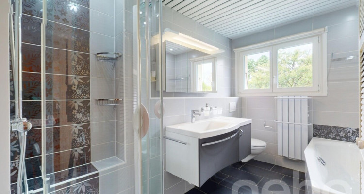 Maison familiale rénovée avec studio indépendant image 9