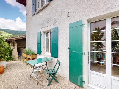 Maison villageoise rénovée avec jardin et fort potentiel image 4