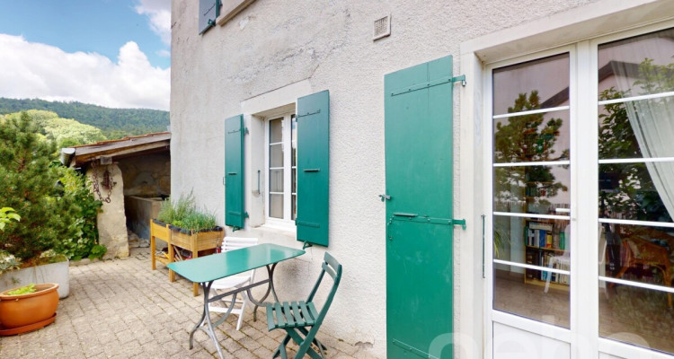 Maison villageoise rénovée avec jardin et fort potentiel image 4