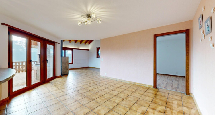 Grande maison avec appartement 2.5 indépendant - Vue dégagée image 7