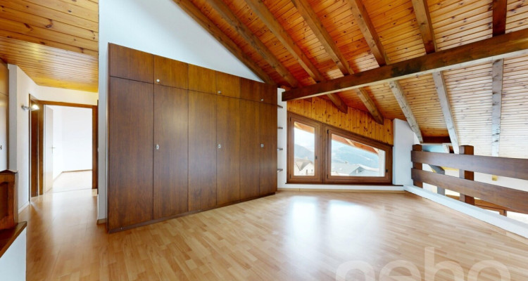 Grande maison avec appartement 2.5 indépendant - Vue dégagée image 9