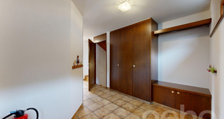 Grande maison avec appartement 2.5 indépendant - Vue dégagée image 12