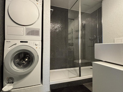 Appartement lumineux au centre-ville de Neuchâtel image 8