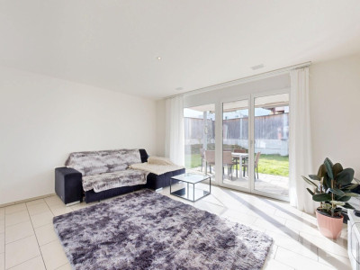 Moderne 3.5-Zimmer-Gartenwohnung mit 184 m² Garten und Sitzplatz image 2