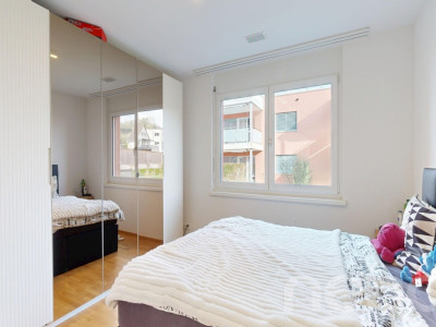 Moderne 3.5-Zimmer-Gartenwohnung mit 184 m² Garten und Sitzplatz image 9