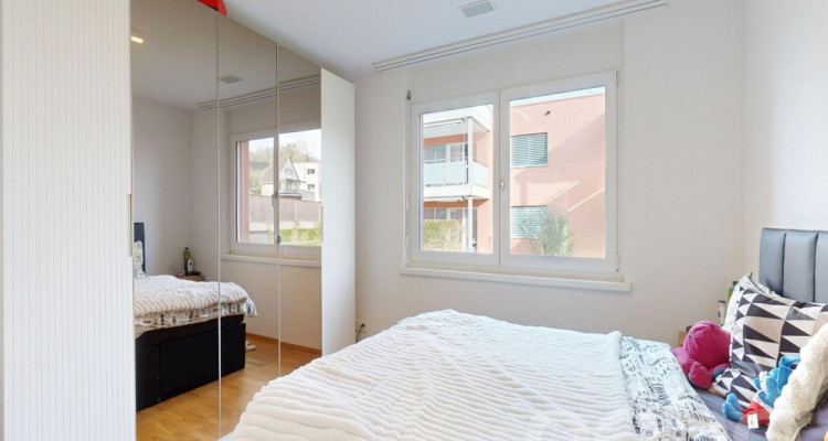 Moderne 3.5-Zimmer-Gartenwohnung mit 184 m² Garten und Sitzplatz image 9