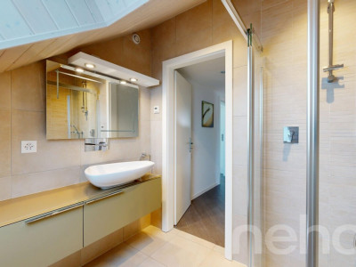 Élégant attique mansardé de 5.5 pièces à Arnex-sur-Nyon, havre de paix image 12