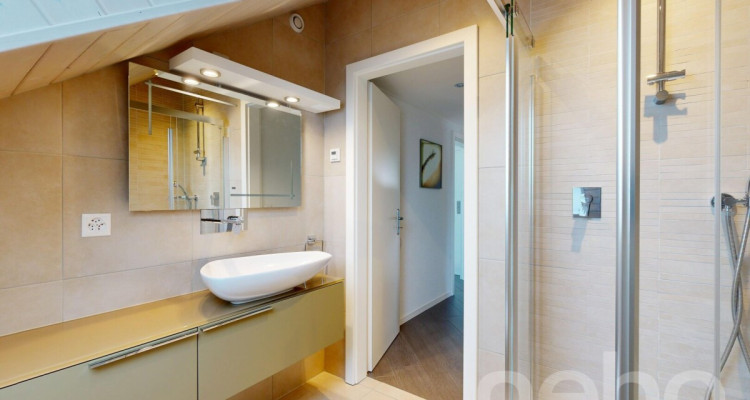 Élégant attique mansardé de 5.5 pièces à Arnex-sur-Nyon, havre de paix image 12