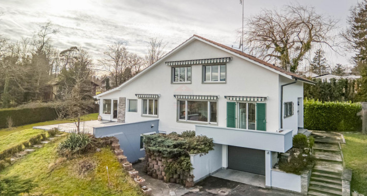 EN EXCLUSIVITÉ : Propriété familiale de caractère sur belle parcelle arborée à Genthod image 1