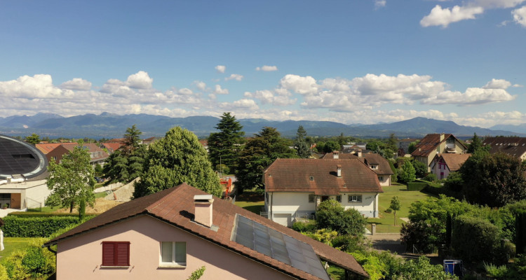 Un attique de rêve de 3,5 pièces avec montagnes pour horizon image 7