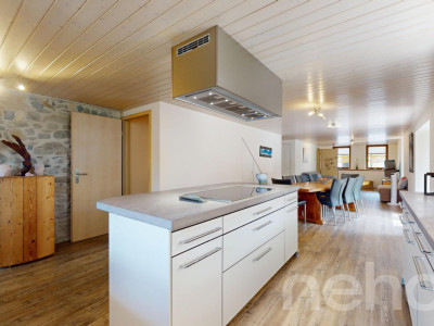 Rare à la vente : Maison familiale avec couvert à voitures ! image 1