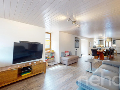 Rare à la vente : Maison familiale avec couvert à voitures ! image 3