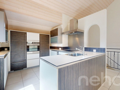 Rare à la vente : Maison familiale avec couvert à voitures ! image 7