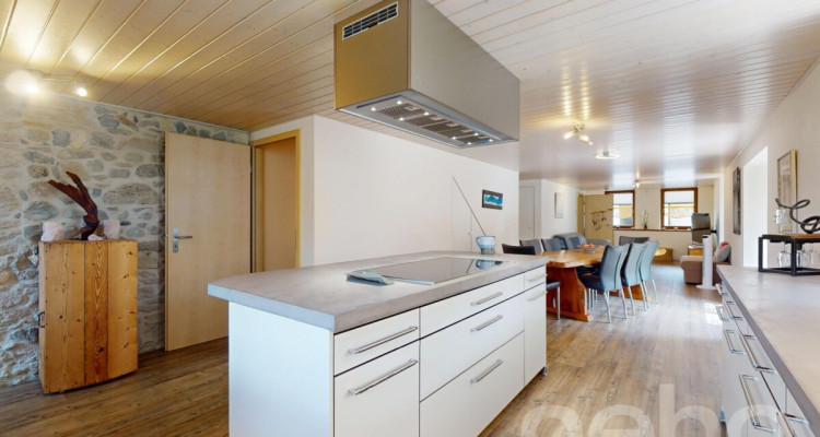 Rare à la vente : Maison familiale avec couvert à voitures ! image 1