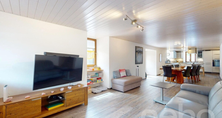 Rare à la vente : Maison familiale avec couvert à voitures ! image 3