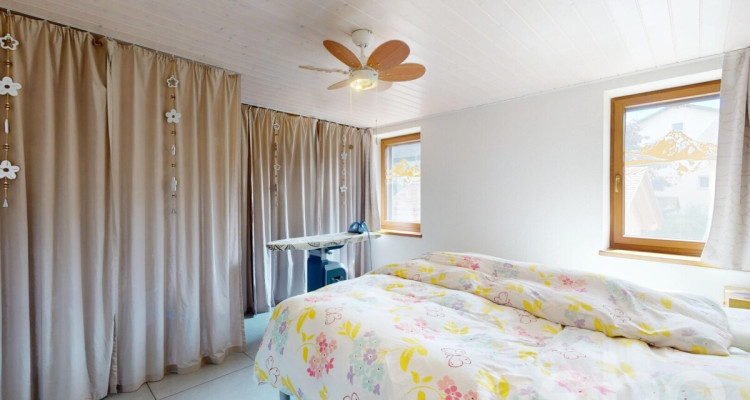 Rare à la vente : Maison familiale avec couvert à voitures ! image 4