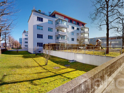 Helle 4.5-Zimmerwohnung mit Balkon in Rotkreuz image 1