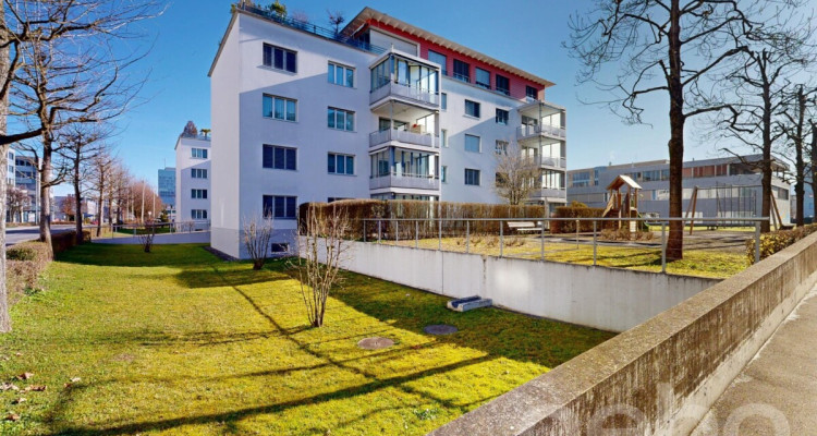 Helle 4.5-Zimmerwohnung mit Balkon in Rotkreuz image 1