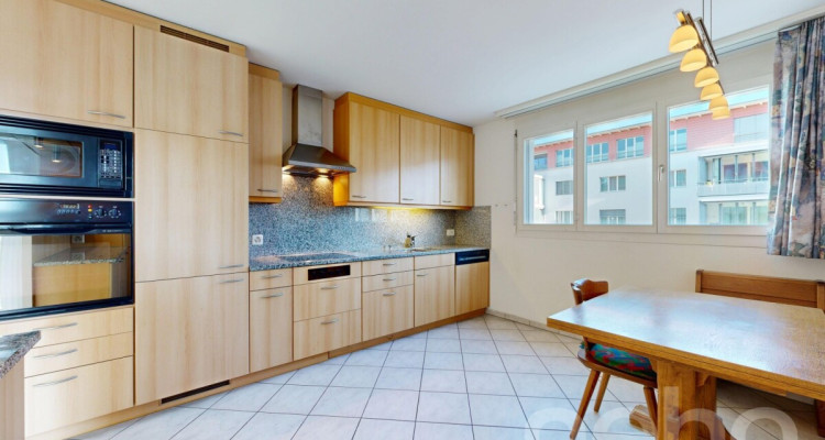 Helle 4.5-Zimmerwohnung mit Balkon in Rotkreuz image 2