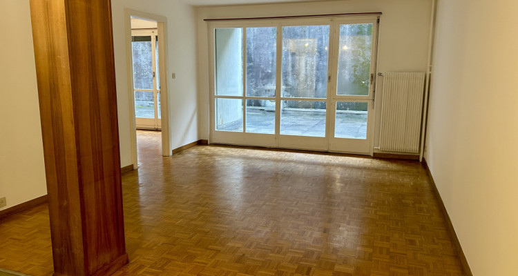 Spacieux avec terrasse image 2