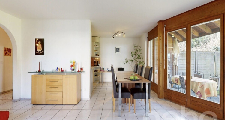 Villa familiale lumineuse avec jardin à Avry-sur-Matran image 8