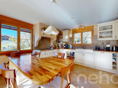 Maison familiale avec vue panoramique, piscine et grand terrain image 4