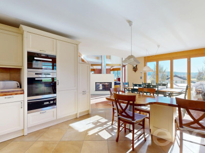 Maison familiale avec vue panoramique, piscine et grand terrain image 5