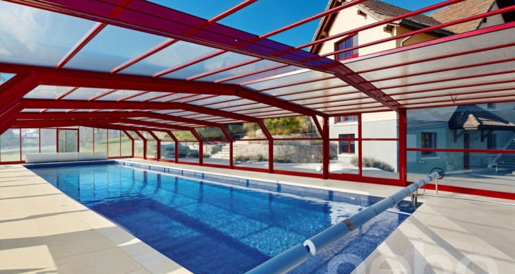 Maison familiale avec vue panoramique, piscine et grand terrain image 2